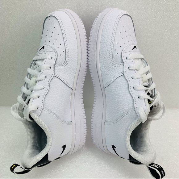 NIKE Air Force 1 LV8 AV4272-100 Black Sneaker Shoes - Kids 2Y - Picture 6 of 10